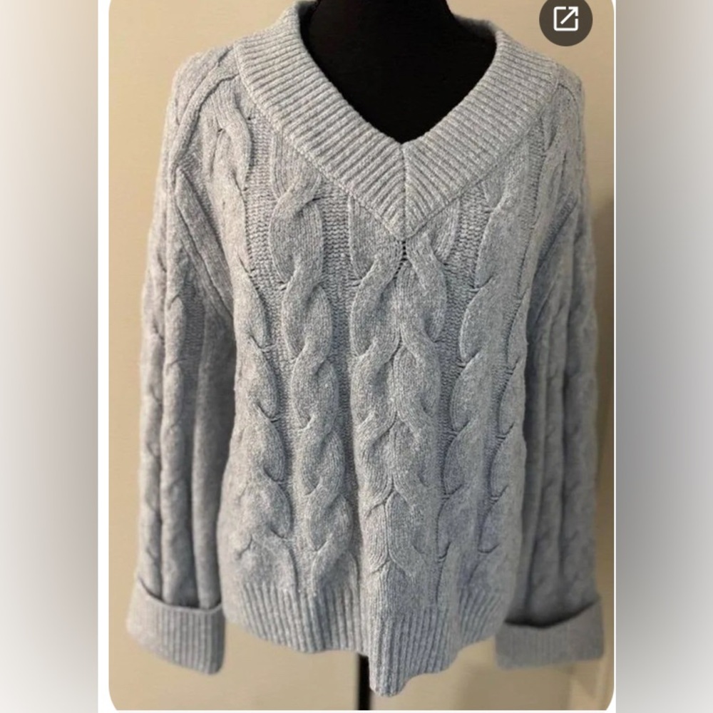 Abercrombie & Fitch Light Gray V-Neck Sweater